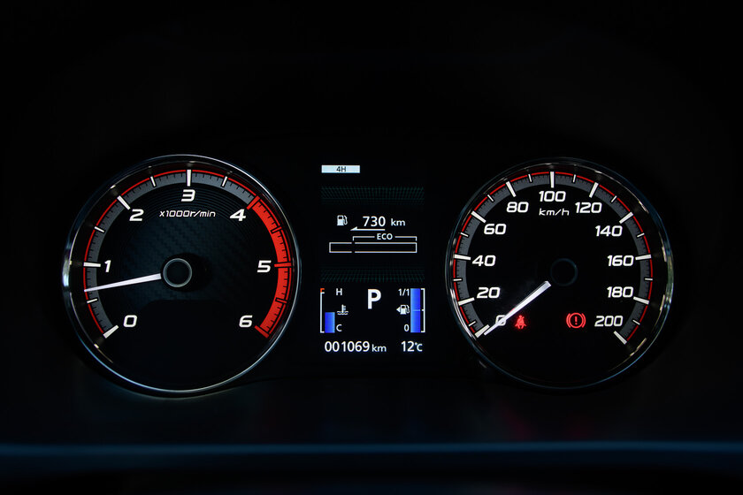 Сначала недоумеваешь, а потом не можешь оторваться. Тест-драйв Mitsubishi L200 (2019) — В статике. 31