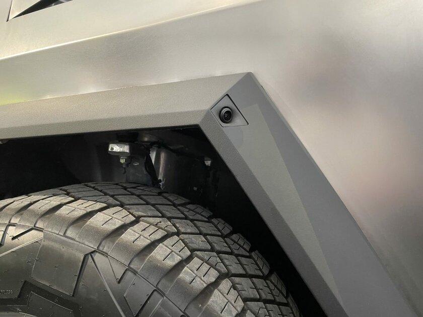 Илон Маск показал обновлённый пикап Tesla Cybertruck. Он стал ближе к реальности