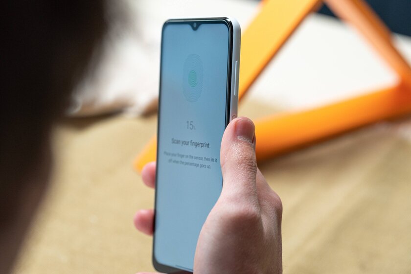 Обзор Galaxy A13: Samsung научилась делать дешёвые смартфоны, почти — Элементы управления. 1