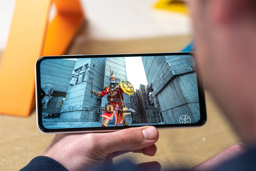 Обзор Galaxy A13: Samsung научилась делать дешёвые смартфоны, почти — Дисплей. 1