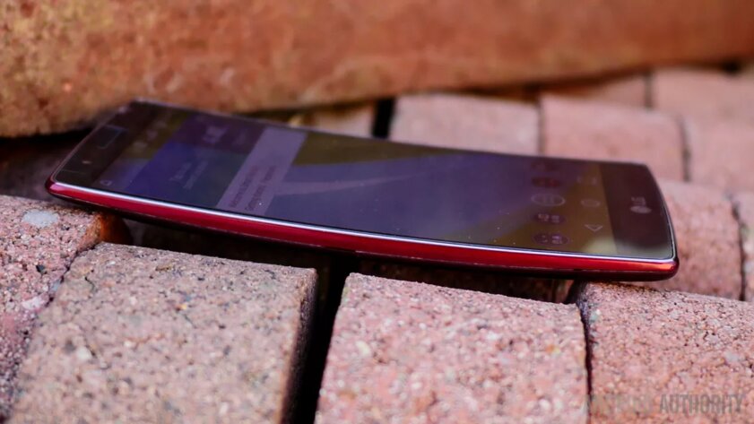 В смартфонах LG куча безумных идей. Вспоминаем регенери­рующую крышку и другие