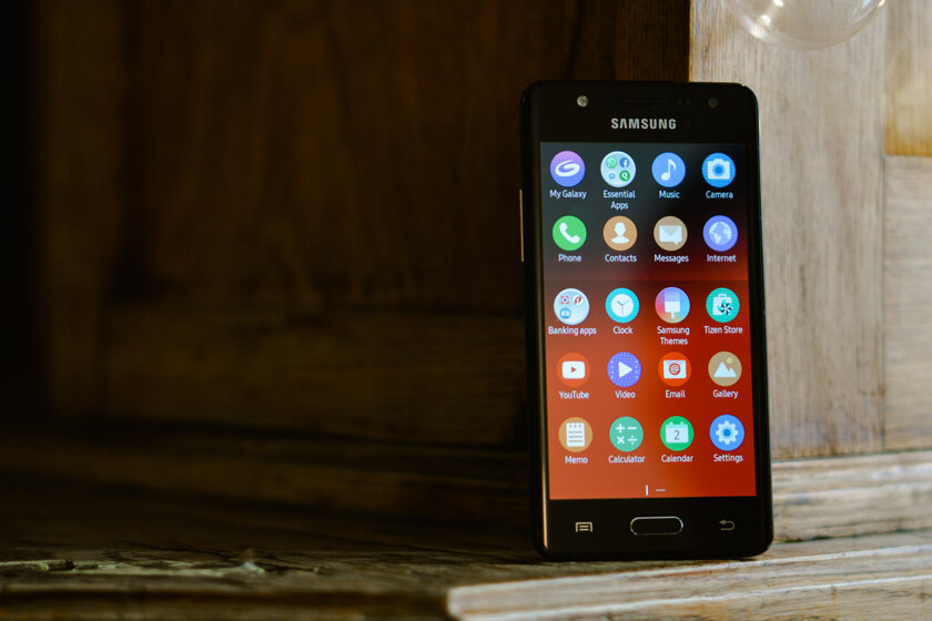 Samsung уже пытались заменить Android: обзор последнего смартфона на Tizen