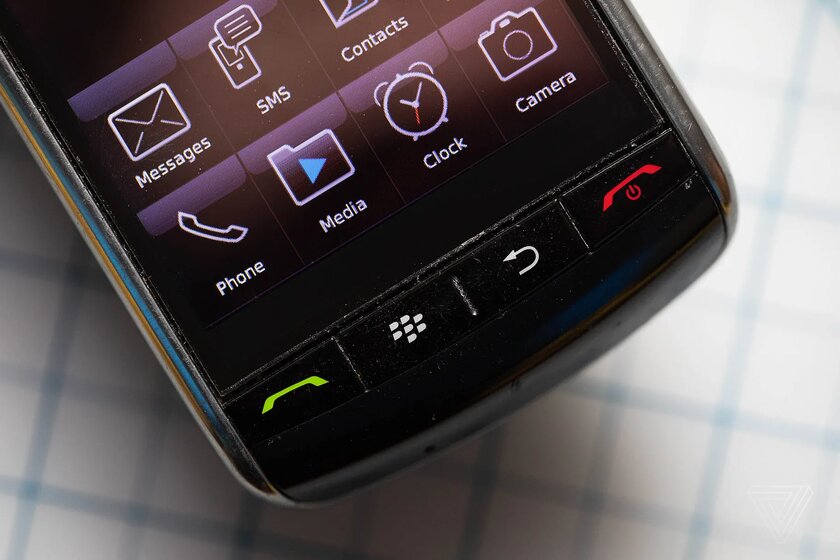 Сенсорный экран не должен имитировать физические кнопки. BlackBerry Storm доказал это