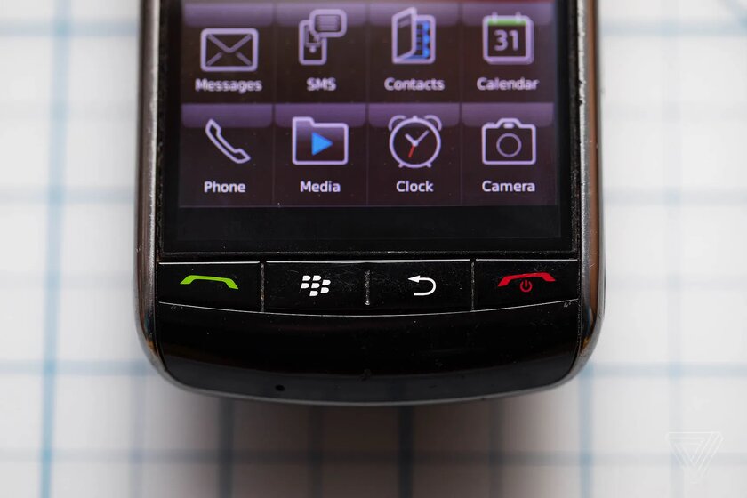 Сенсорный экран не должен имитировать физические кнопки. BlackBerry Storm доказал это