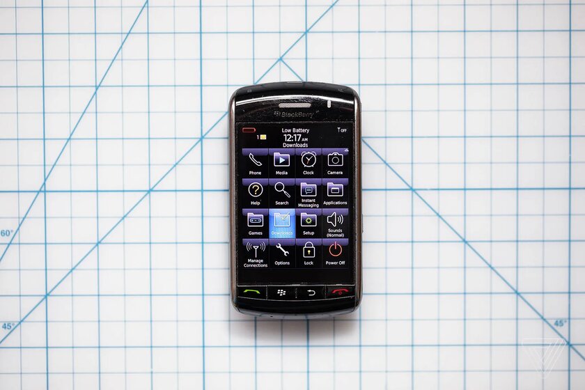 Сенсорный экран не должен имитировать физические кнопки. BlackBerry Storm доказал это