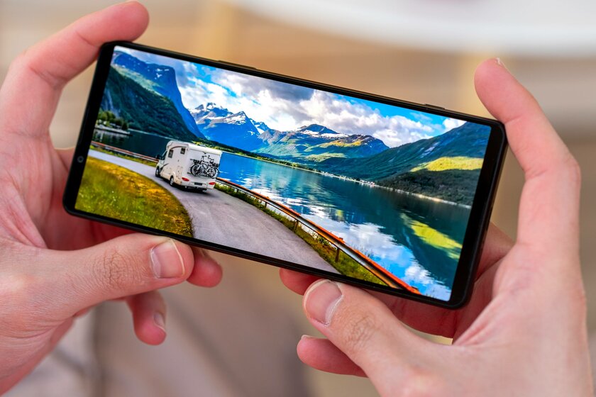 Обзор Sony Xperia 1 IV: шикарный смартфон со странными недостатками — Дисплей. 1