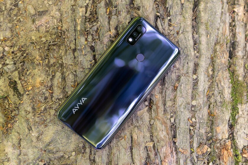 Российский смартфон с защитой от прослушки и шпионажа. Обзор AYYA T1 — Безликий китаец с тусклым экраном. 1