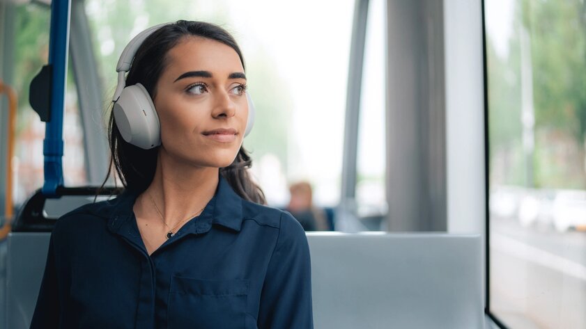 Sony представила беспроводные наушники WH-1000XM5: с новым дизайном и шумоподавлением