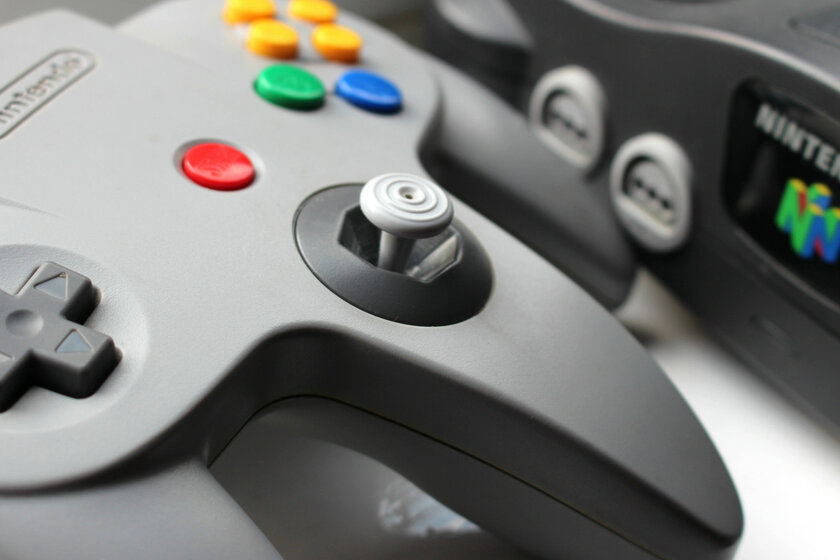 Этот джойстик изменил всю игровую индустрию. Он появился в Nintendo N64
