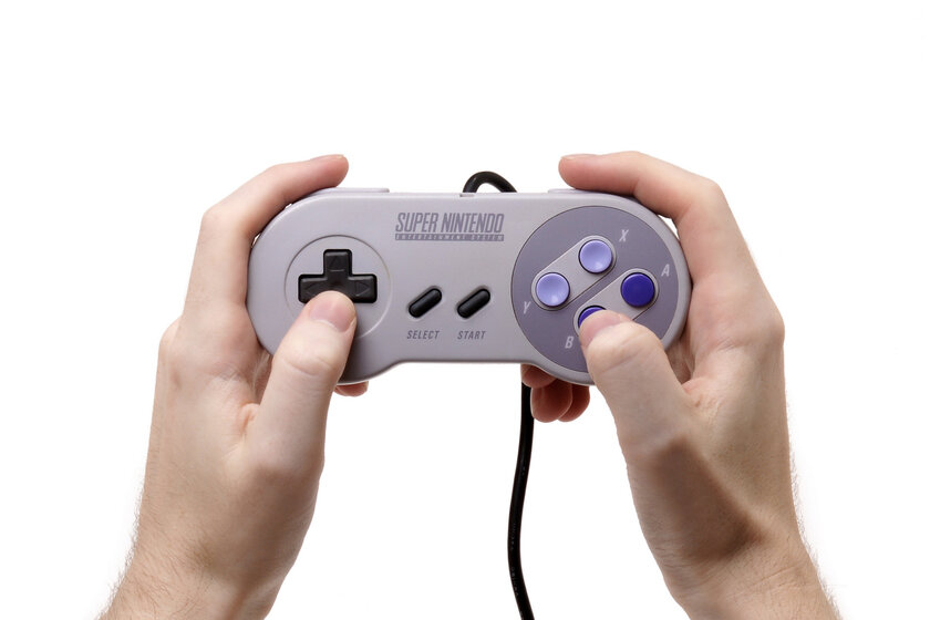 Этот джойстик изменил всю игровую индустрию. Он появился в Nintendo N64