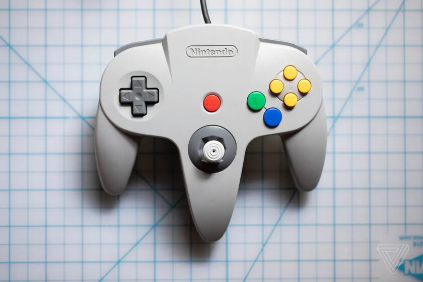Этот джойстик изменил всю игровую индустрию. Он появился в Nintendo N64