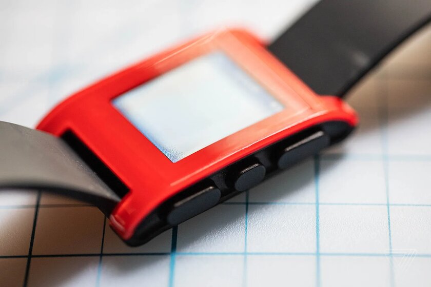 Физические кнопки — это удобно, и в Pebble это понимали. Но индустрия свернула не туда