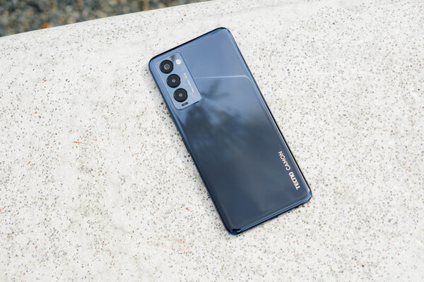 Обзор Tecno Camon 18: хороший баланс характеристик, а как в деле? — Дизайн. 2