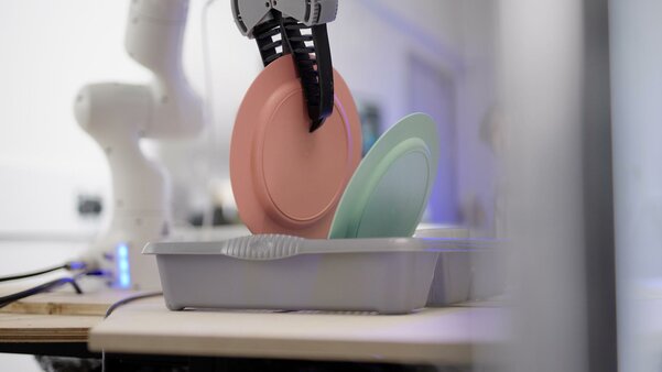 Секретное подразделение Dyson создаёт роботов для работы по дому. Это совсем не пылесосы