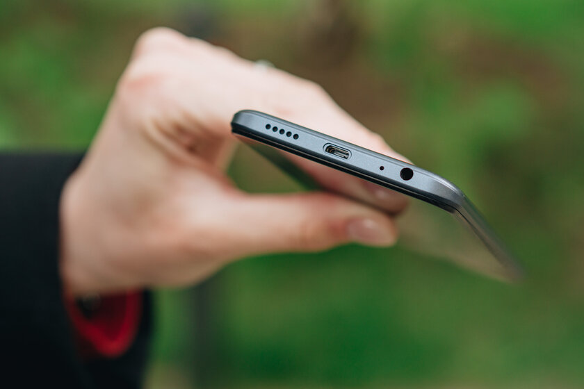 Тот редкий случай, когда доступно — не значит плохо. Обзор Tecno Spark 8C — Аккумулятор. 2
