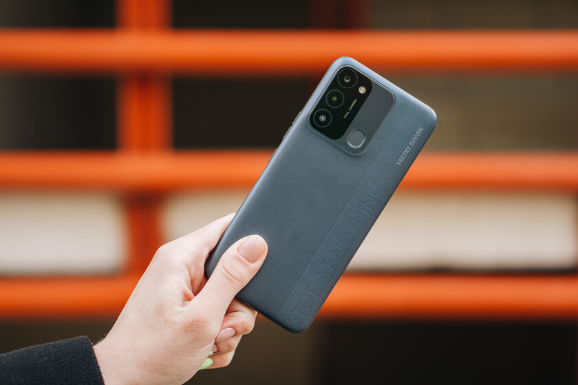 Тот редкий случай, когда доступно — не значит плохо. Обзор Tecno Spark 8C