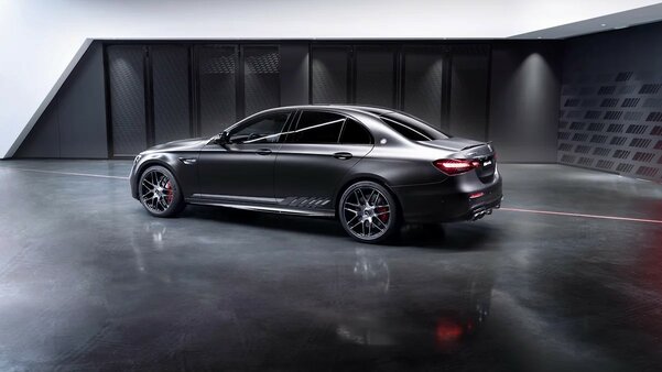 Mercedes выпустил спецверсию AMG E 63 S — последнюю модель семейства с V8