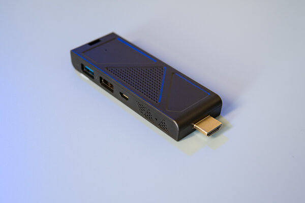 Этот «свисток» добавляет Smart TV в любой телевизор. Обзор Hiper Media Stick Ultra