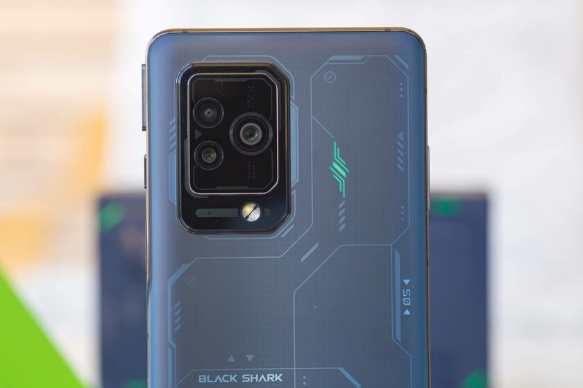 Почти идеальный геймерский смартфон: обзор Black Shark 5 Pro