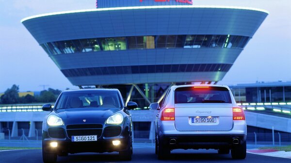 Porsche Cayenne исполнилось 20 лет. Внедорожник спас компанию от банкротства
