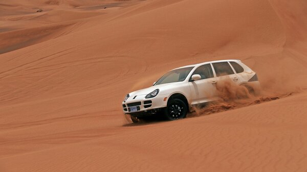 Porsche Cayenne исполнилось 20 лет. Внедорожник спас компанию от банкротства