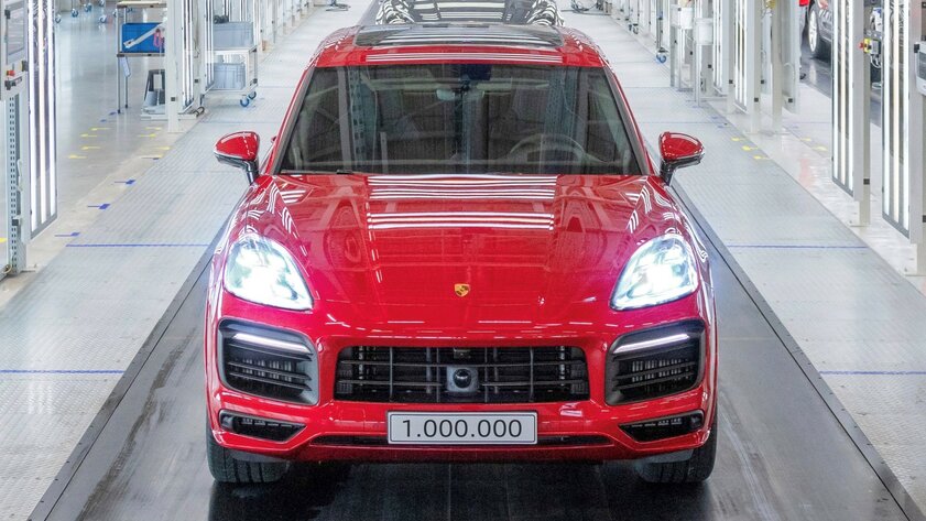 Porsche Cayenne исполнилось 20 лет. Внедорожник спас компанию от банкротства