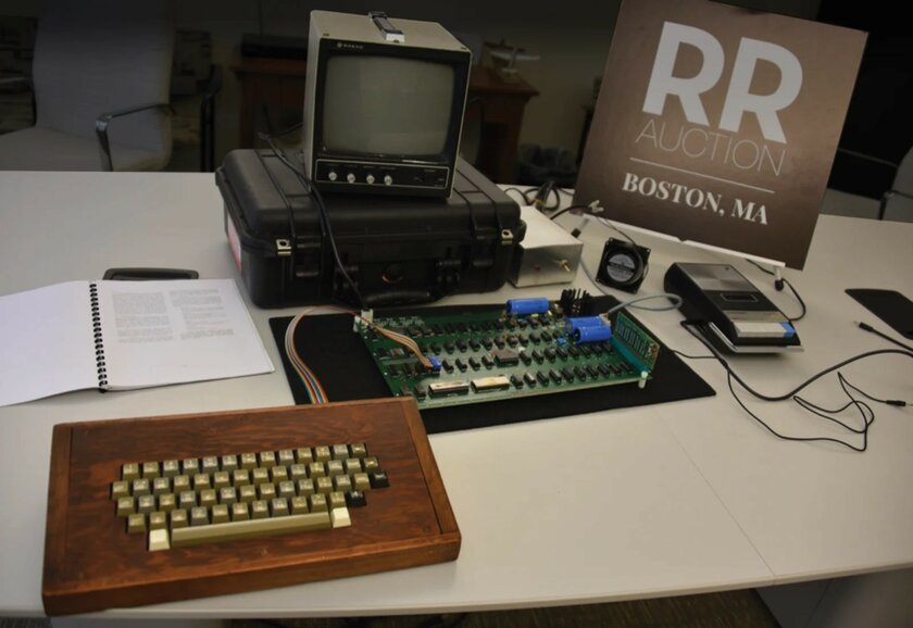 Компьютер Apple-1, подписанный Джобсом, продали за полмиллиона долларов. Таких осталось 50