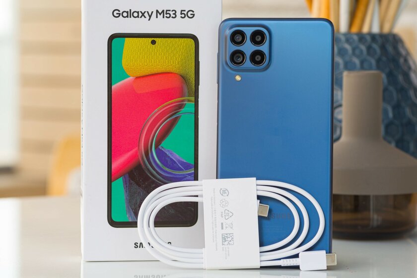 Когда долгожданный апгрейд оказался даунгрейдом: обзор Samsung Galaxy M53 — Комплект поставки. 1