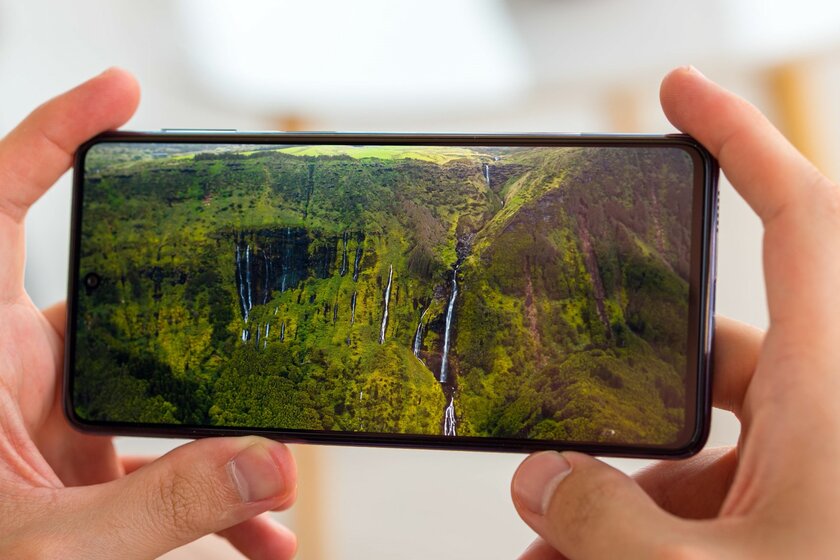 Когда долгожданный апгрейд оказался даунгрейдом: обзор Samsung Galaxy M53 — Дисплей. 1