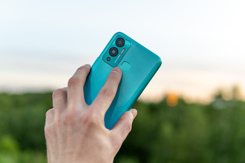 Недорогой смартфон без серьезных компромиссов? Обзор Infinix HOT 12 Play NFC — Внешний вид. 3