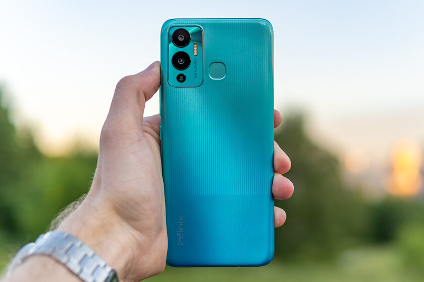 Недорогой смартфон без серьезных компромиссов? Обзор Infinix HOT 12 Play NFC — Внешний вид. 1