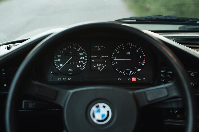Каково владеть ретро в 2022 году: владелец о BMW 5 (E28) из 1982-го