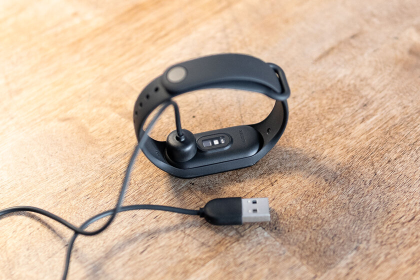 Обзор Mi Band 7: так и не понял, почему браслеты Xiaomi всем нравятся — Время работы и зарядка. 1