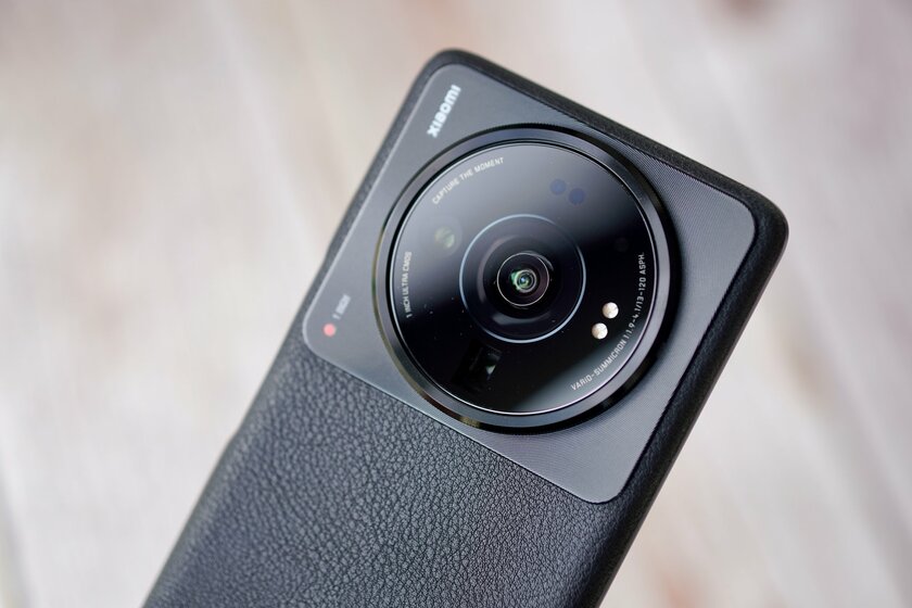 Глава Xiaomi отказался взять монструозный Xiaomi 12S Ultra основным смартфоном