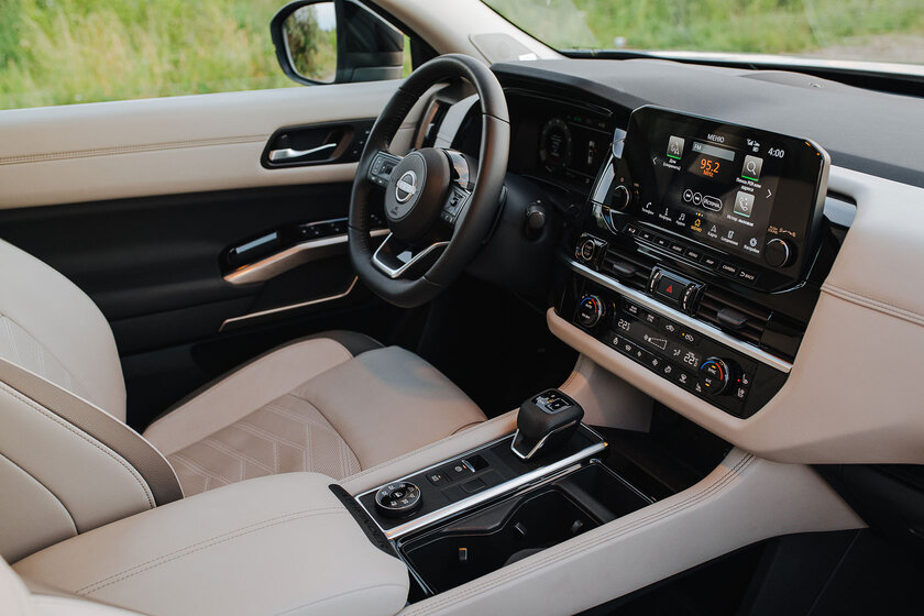 Огромное авто, в котором комфортно всем (на удивление). Тест-драйв Nissan Pathfinder 2021