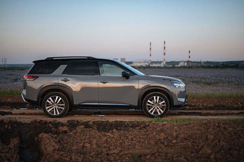 Огромное авто, в котором комфортно всем (на удивление). Тест-драйв Nissan Pathfinder 2021