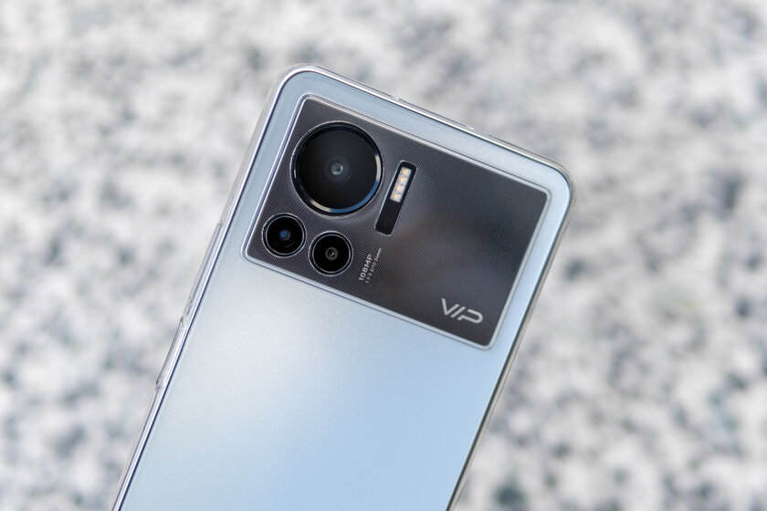 Обзор Infinix Note 12 VIP: опции, обычно недоступные в этом сегменте — Внешний вид и эргономика. 4