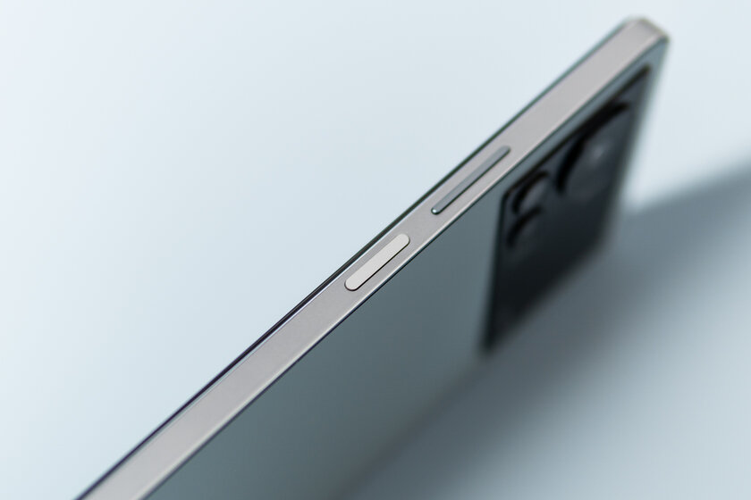 Обзор Infinix Note 12 VIP: опции, обычно недоступные в этом сегменте — Внешний вид и эргономика. 2