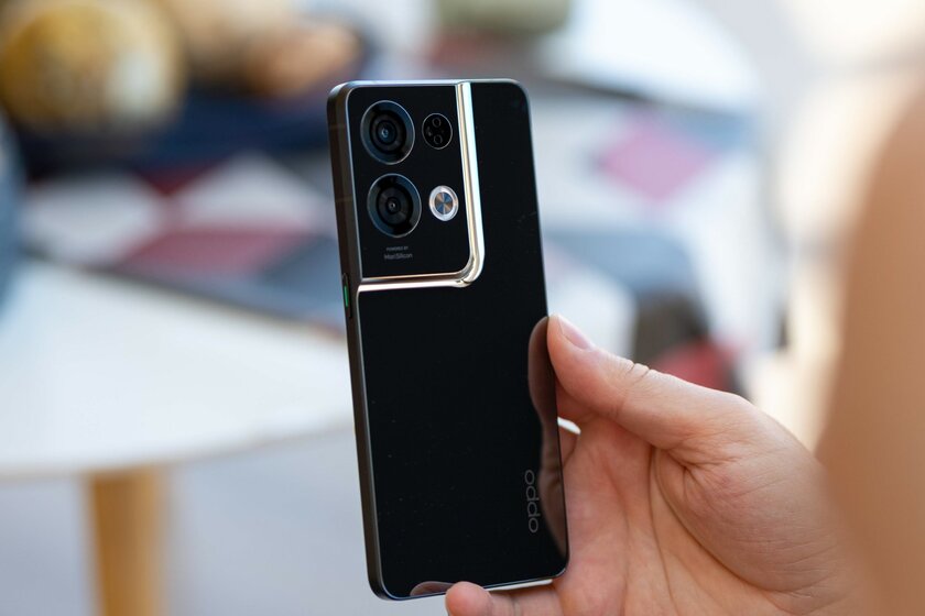 Обзор OPPO Reno8 Pro: странный дизайн за слишком большие деньги