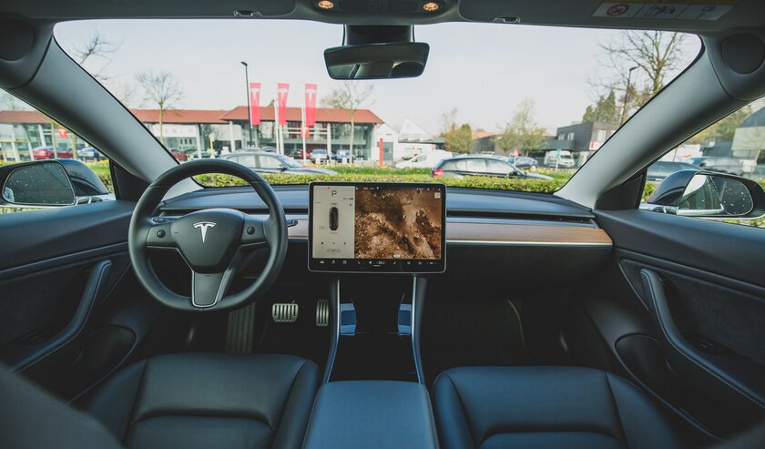 Tesla ввела очередную платную подписку для клиентов: теперь на навигатор