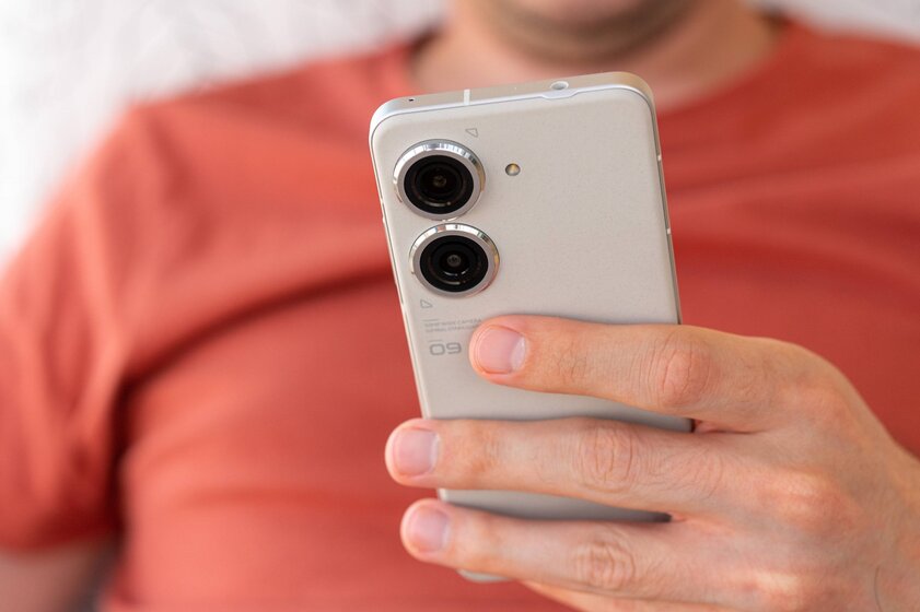 Компактный, предельно мощный и с отличными камерами: обзор ASUS Zenfone 9