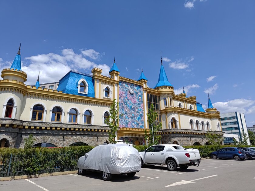 Компактный, предельно мощный и с отличными камерами: обзор ASUS Zenfone 9