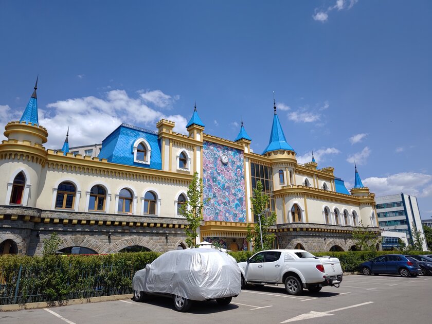Компактный, предельно мощный и с отличными камерами: обзор ASUS Zenfone 9