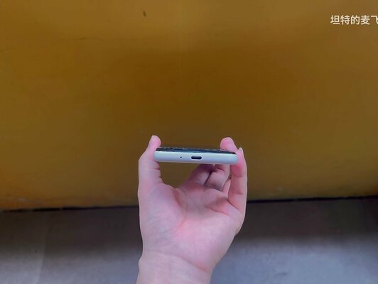 Идеальный смартфон? Китаец встроил iPhone в корпус Sony с клавиатурой BlackBerry