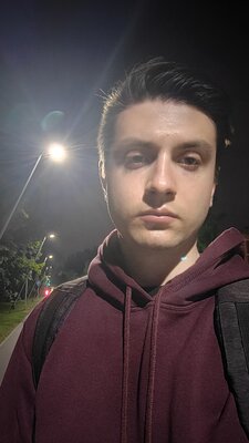 Он из бумаги, и летает. Это не бумажный самолет. Это обзор Realme GT 2 Pro