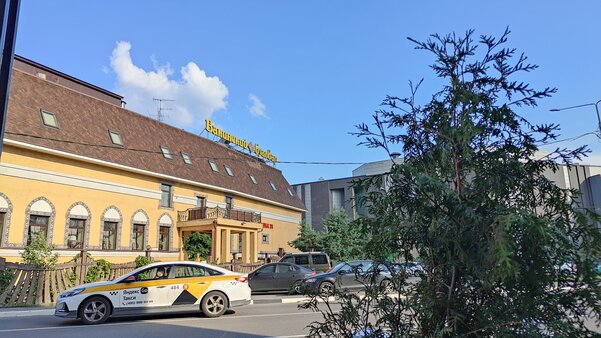 Он из бумаги, и летает. Это не бумажный самолет. Это обзор Realme GT 2 Pro