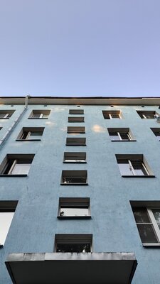 Он из бумаги, и летает. Это не бумажный самолет. Это обзор Realme GT 2 Pro