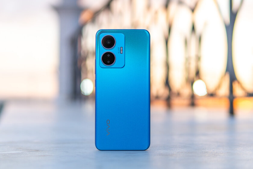 Теперь не только Xiaomi отказались от датчиков приближения? Обзор Vivo T1