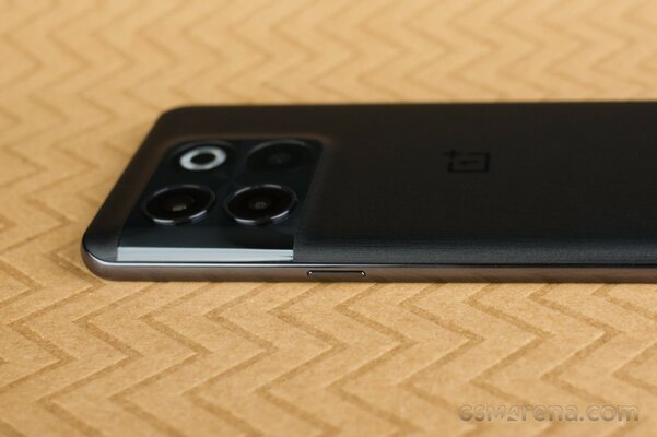 Представлен OnePlus 10T с мощной начинкой и зарядкой 150 Вт, но одну деталь убрали