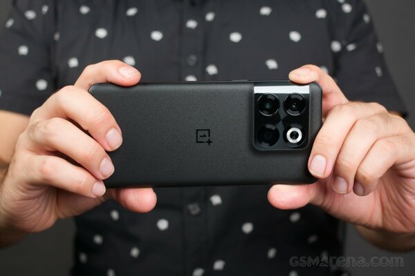 Представлен OnePlus 10T с мощной начинкой и зарядкой 150 Вт, но одну деталь убрали